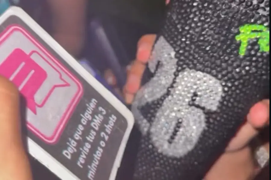 RETOS. Uno de los juegos entre los adolescentes durante la noche de UPD. 