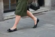 Ni tacones infinitos ni aburridos: los siete zapatos que marcan tendencia en Milán 2026