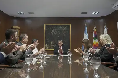 Se realizó la firma del convenio del Seguro Escolar para las instituciones dependientes del Ministerio de Educación