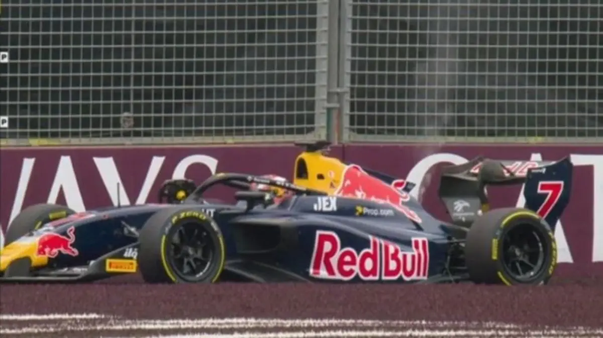 Susto en Melbourne: motor incendiado de Colnaghi