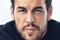 La historia real que protagoniza Mario Casas en Netflix y que emociona a todo el mundo