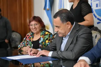 En Tucumán, el Gobierno y UPCN sellaron un acuerdo salarial con un piso cercano al millón de pesos