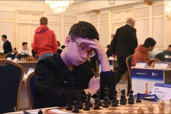 Faustino Oro perdió en Rusia y no pudo convertirse en el Gran Maestro más joven de la historia