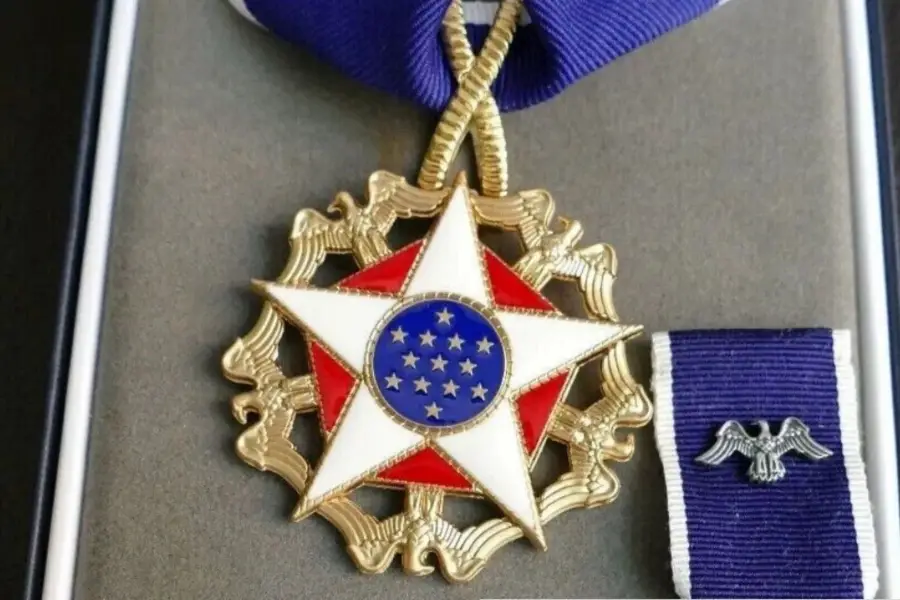 GALARDÓN. El mayor reconocimiento que se le puede otorgar a un civil en Estados Unidos: la medalla presidencial de la libertad.