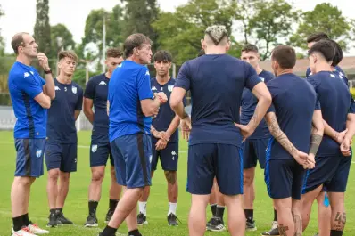 Falcioni completó su tercera práctica al frente de Atlético Tucumán e intensifica cargas para el debut