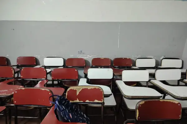 Advierten sobre problemas edilicios y aulas sobrecargadas en la escuela Gabriela Mistral