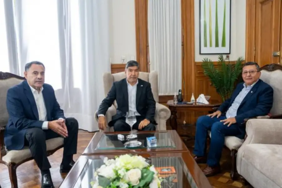 REUNIÓN EN CASA DE GOBIERNO. Miguel Acevedo, Darío Monteros y Regino Amado. 