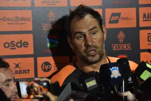 Álvaro Galindo, tras el triunfo de Tarucas: “Estamos lejos de ser el equipo que queremos ser”