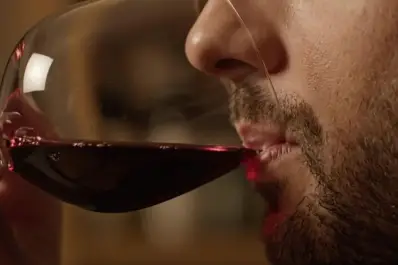 “El alcohol no ayuda a dormir mejor”, sostienen especialistas y ponen fin a un mito ampliamente difundido