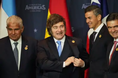 Pulgares arriba, sintonía total y una lapicera de souvenir: el backstage del encuentro Milei-Trump en Miami