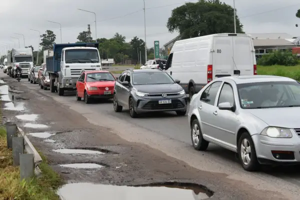 Intersección de las rutas 9 y 306: filas eternas, cámaras y multas en el cruce más caótico