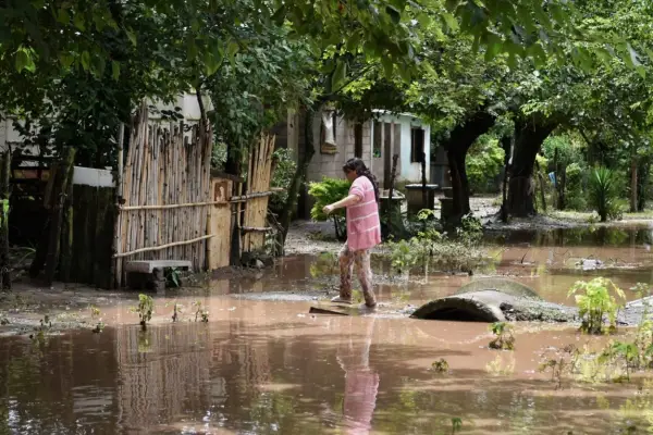 El sur tucumano bajo el agua: evacuados en Villa Belgrano