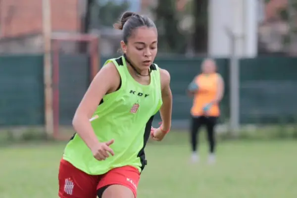 “No quiero ir a hockey, quiero jugar al fútbol”: así comenzó la historia de Iara Conde en San Martín