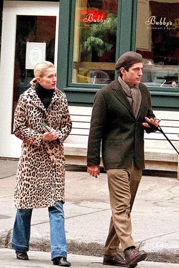 La pareja de los 90 que hoy vuelve a inspirar la moda: Carolyn Bessette y JFK Jr.