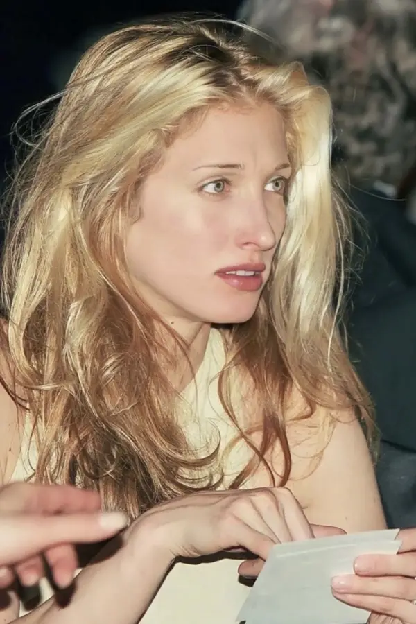 La pareja de los 90 que hoy vuelve a inspirar la moda: Carolyn Bessette y JFK Jr.