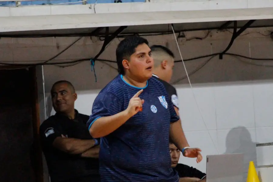 JOVEN LÍDER. Julián Ros dirige a Concepción BB con tan solo 22 años.