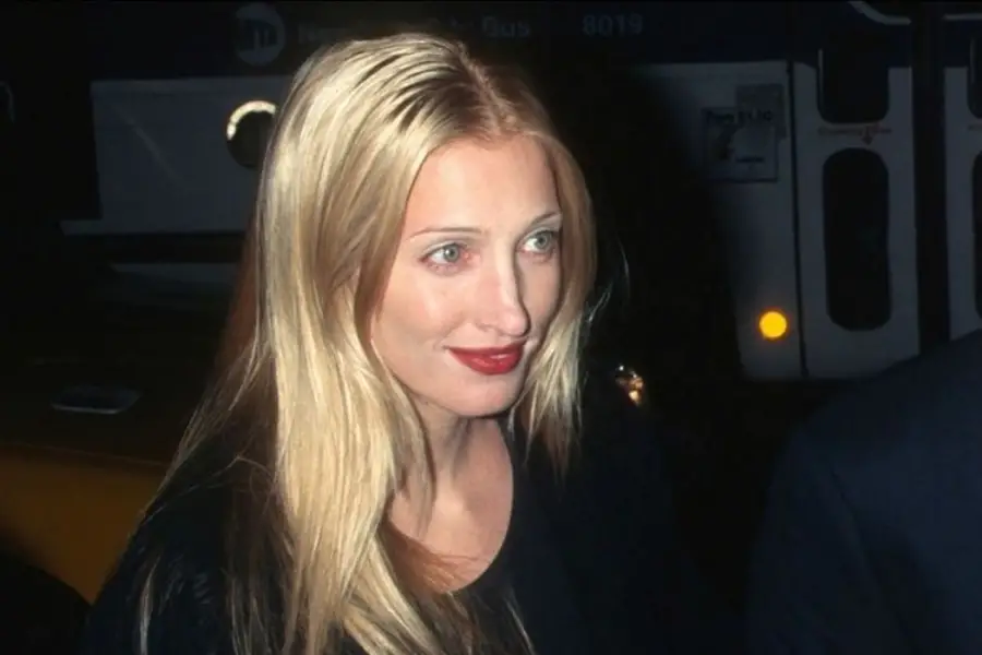 La pareja de los 90 que hoy vuelve a inspirar la moda: Carolyn Bessette y JFK Jr.