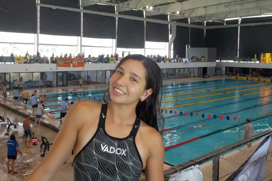 PAULA ARAOZ. Estudiante de Diseño de Indumentaria y nadadora competitiva. Dice que según quién lo diga, el saludo puede abrir una conversación sobre el origen de la fecha.