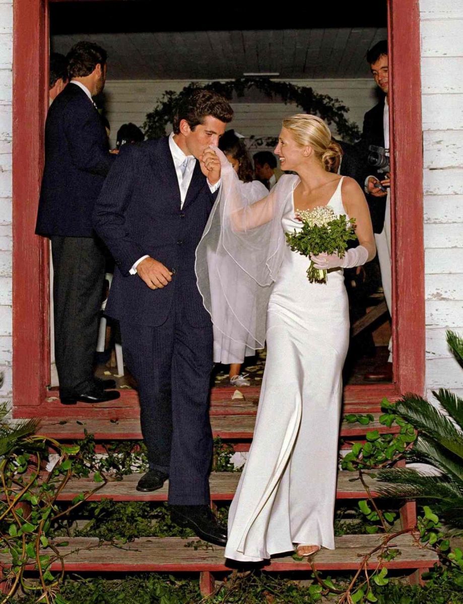 Carolyn Bessette y JFK Jr.: la pareja de los 90 que hoy vuelve a inspirar la moda: