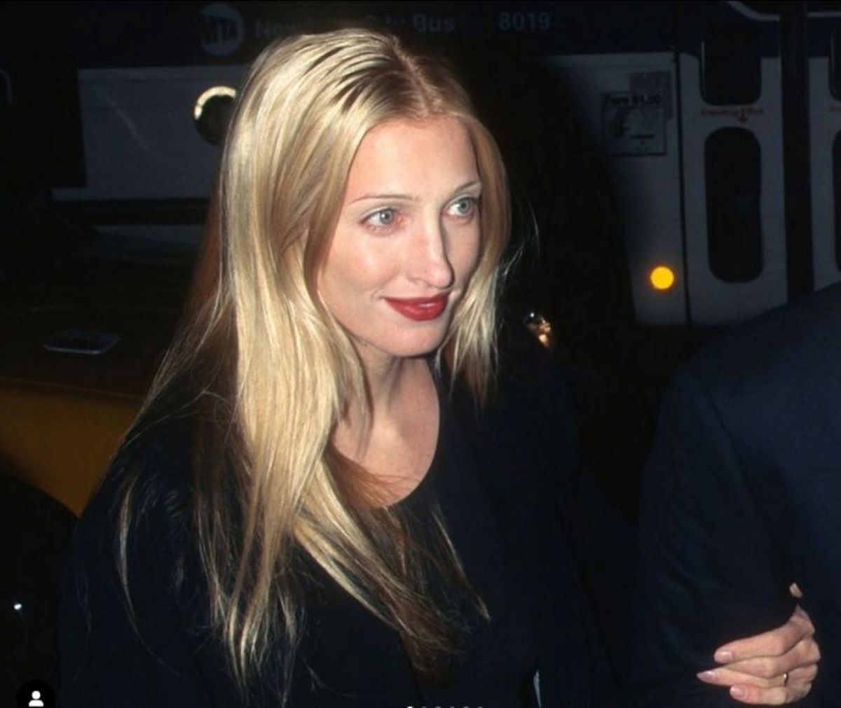 Carolyn Bessette y JFK Jr.: la pareja de los 90 que hoy vuelve a inspirar la moda: