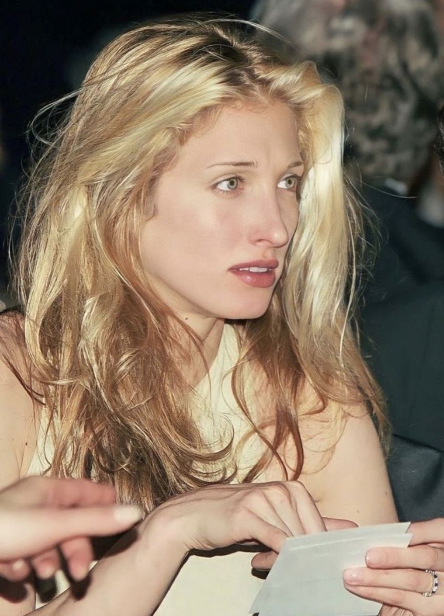 Carolyn Bessette y JFK Jr.: la pareja de los 90 que hoy vuelve a inspirar la moda: