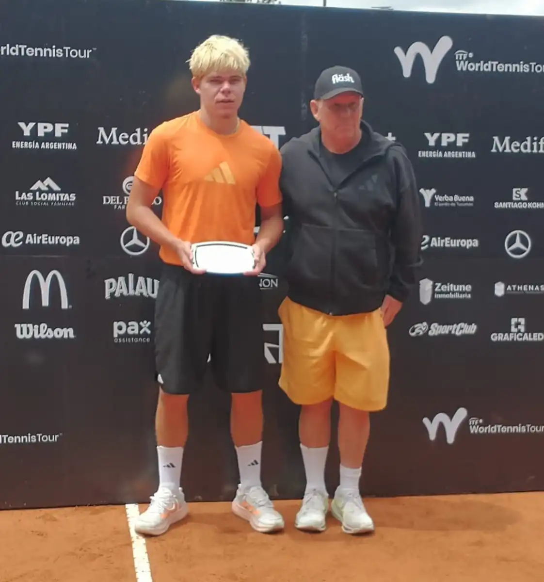 FAMILIA. Diego Dedura viaja por el mundo junto a su padre César, que además es su entrenador.