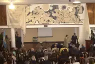 Recuerdos fotográficos: 2004. Se inaugura un mural de Yita Nougués en homenaje a los que diseñaron la Ciudad Hospital