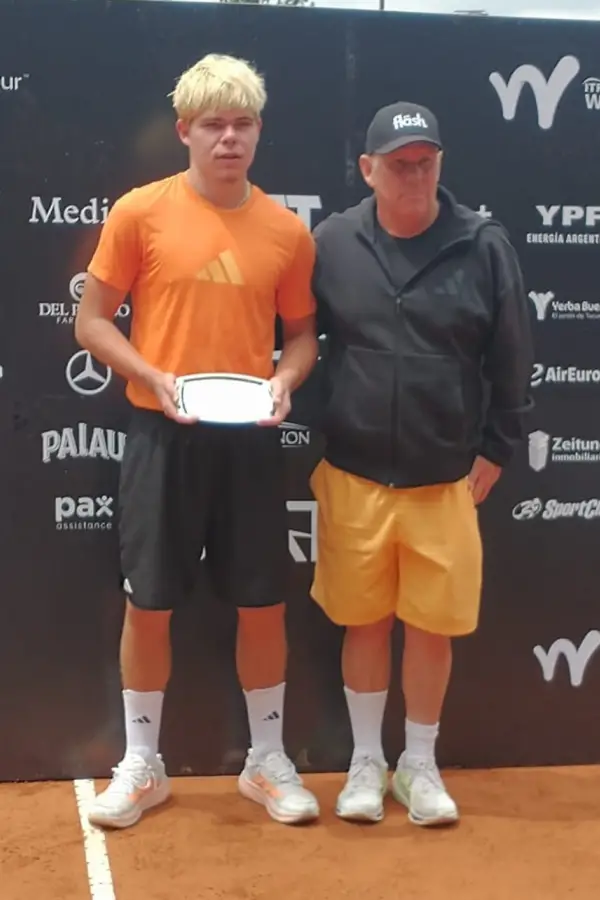 FAMILIA. Diego Dedura viaja por el mundo junto a su padre César, que además es su entrenador.