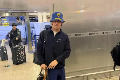 Franco Colapinto llegó a China con un sombrero de Boca y revolucionó a los fanáticos en Shanghái