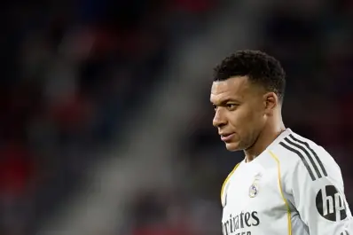 Mbappé viajó a París para tratar su lesión y generó preocupación en Real Madrid