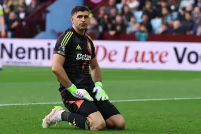 Investigan al Dibu Martínez por presunta violación a las reglas de apuestas en Inglaterra