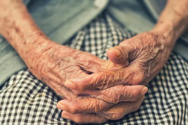 La preocupación constante por la salud podría acelerar el envejecimiento, según la ciencia