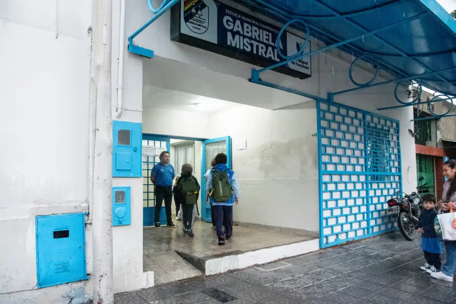 Se dictan clases con normalidad y muebles renovados en la Escuela Gabriela Mistral
