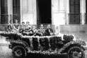 Recuerdos fotográficos: Un paseo en el auto de las flores en los años 20