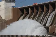 Preocupación por la crecida del río Salí: analizan abrir las compuertas del embalse Río Hondo