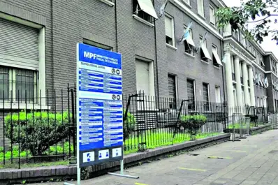 Violentó a una mujer y a su hijo para robarles la moto en la que circulaban