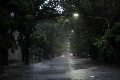 Temporal en Tucumán: aproximadamente 2.300 usuarios afectados por un corte de luz preventivo en la capital