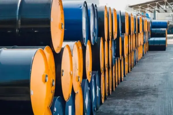 El petróleo se alejó de los U$S 100 y llevó algo de alivio a los mercados globales