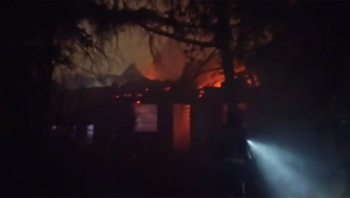 Incendio en Yerba Buena: una vivienda sufrió pérdidas totales