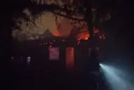 Voraz incendio en Yerba Buena: una vivienda sufrió pérdidas totales