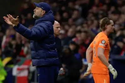 “Nunca hice algo así”: el DT del Tottenham explicó por qué cambió al arquero a los 15 minutos