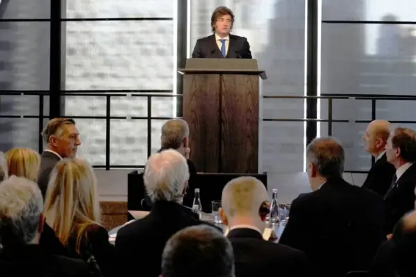 Milei destacó el crecimiento de la economía y apuntó contra empresarios