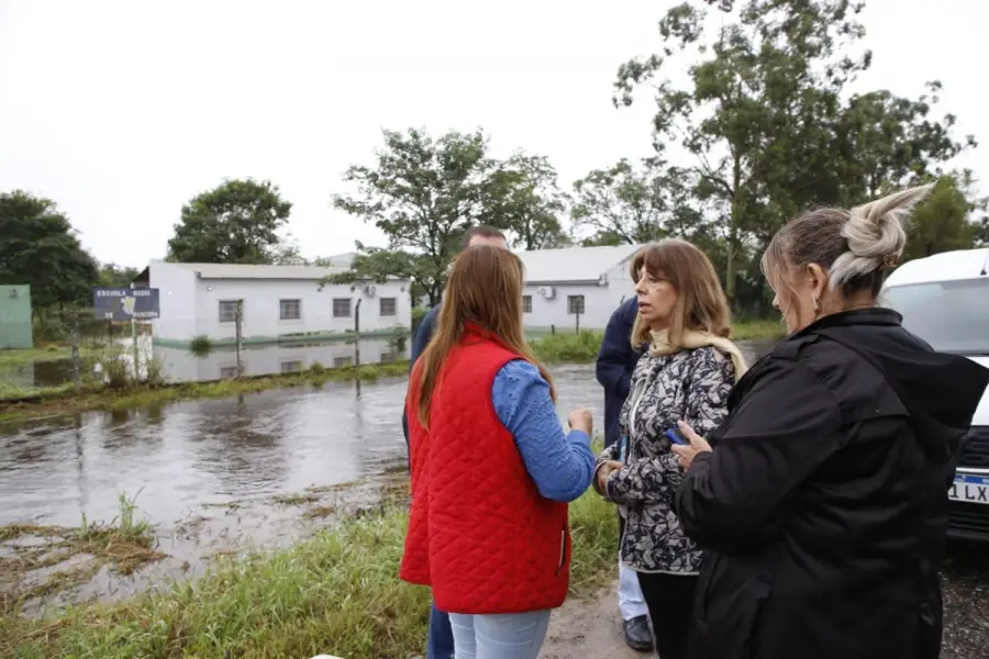 La ministra Montaldo acompañó a los vecinos de la escuela de Mancopa, que se encuentra inaccesible 