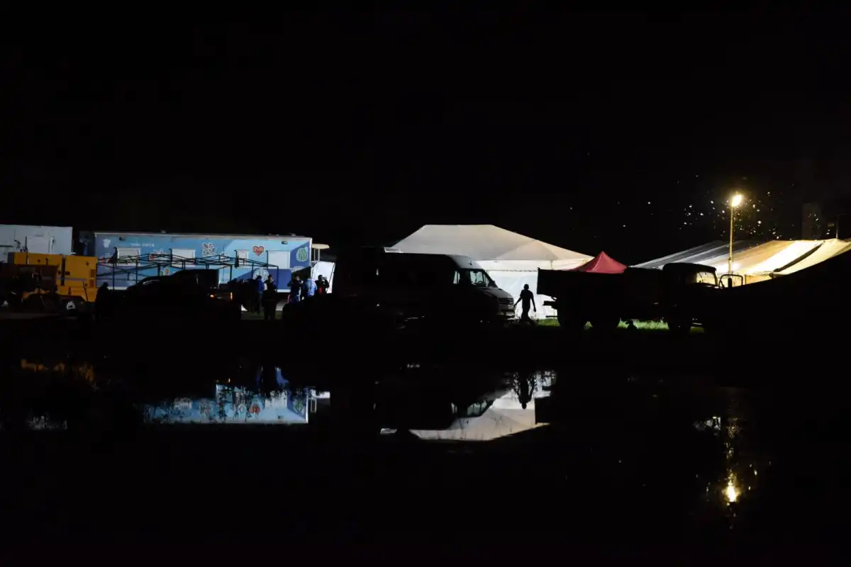 CAMPAMENTO. A la vera de la ruta 157, los vecinos de La Madrid instalaron distintas carpas para pasar la noche. LA GACETA / FOTO DE DIEGO ARÁOZ