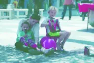 Recuerdos fotográficos: 1999. Revuelo de las autoridades por los niños rumanos que tocaban el acordeón en la peatonal