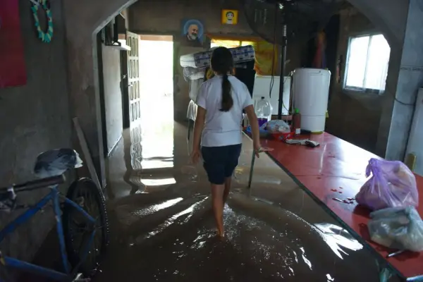 Inundaciones en San Miguel de Tucumán: “Caminé 20 cuadras con el agua hasta la cintura”