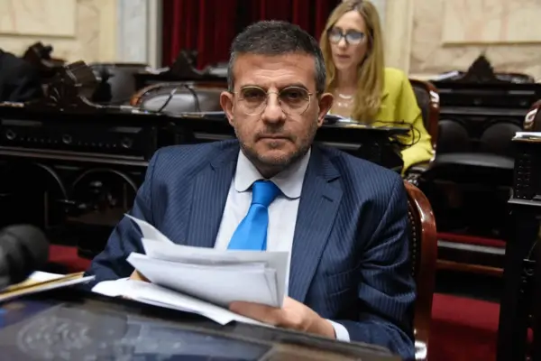 Lemoine pide el desafuero de Carlos Cisneros, y su defensa habla de maniobra política