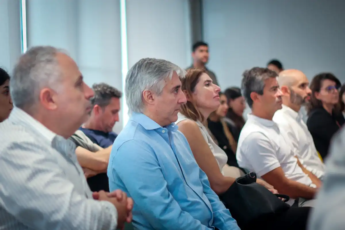 El encuentro reunió a representantes del sector público, empresas y organizaciones de la sociedad civil.