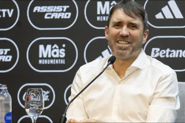 Yo no le pedí que pateara: Eduardo Coudet debutó con triunfo en River y aclaró la polémica del penal