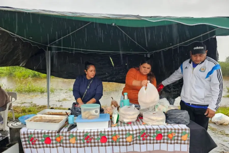DESAYUNO. El gazebo de Yolanda Albornoz y Carolina Lizárraga.